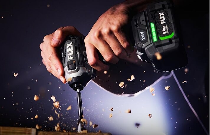 Tapping a screw in wood with the Flex 24V Brushless Impact Driver